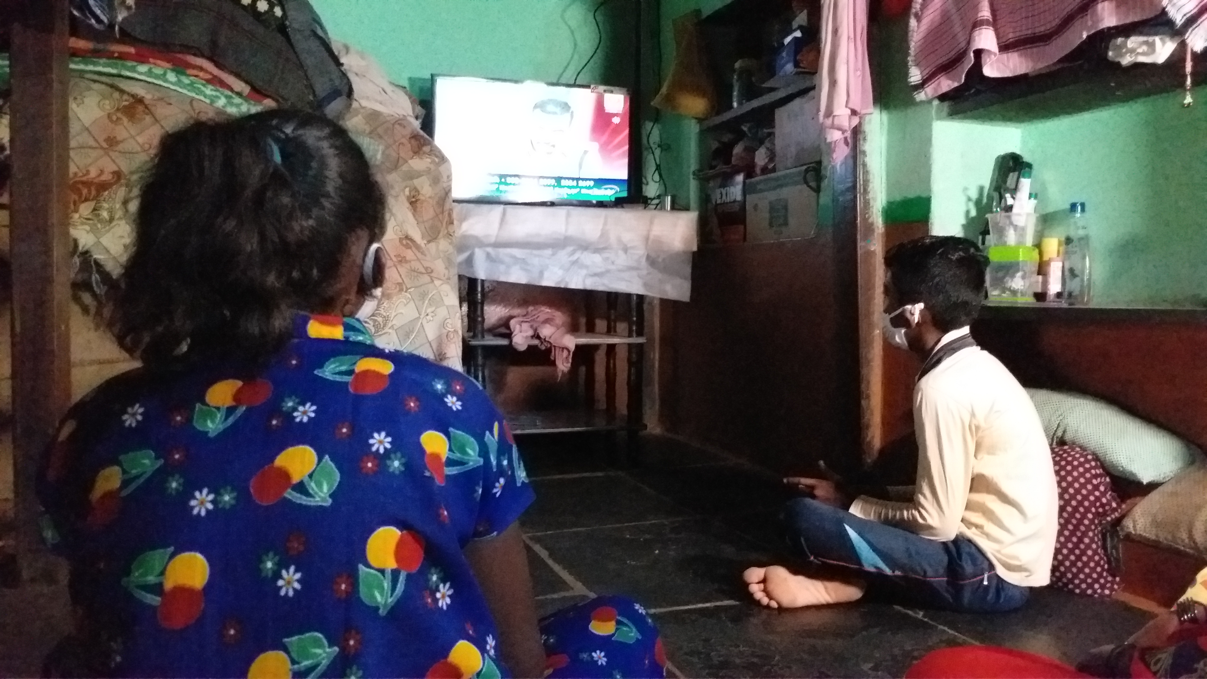 a-mother-pleged-her-mangalya-chain-to-buy-the-television-for-online-classes-of-her-children