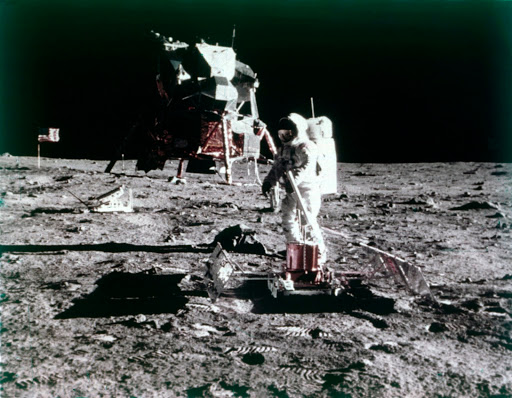 Neil armstrong, first human on moon, history of monn mission, neil armstrong on moon, latest space news, american astronaut neil armstrong, ନିଲ ଆର୍ମଷ୍ଟ୍ରଙ୍ଗ, ଚନ୍ଦ୍ରପୃଷ୍ଠରେ ପ୍ରଥମ ମାନବ, ଚନ୍ଦ୍ର ମିଶନ ଇତିହାସ, ଚନ୍ଦ୍ରପୃଷ୍ଠରେ ନିଲ ଆର୍ମଷ୍ଟ୍ରଙ୍ଗ, ଲାଟେଷ୍ଟ ମହାକାଶ ଖବର, ଆମେରିକୀୟ ମହାକାଶଚାରୀ ନିଲ ଆର୍ମଷ୍ଟ୍ରଙ୍ଗ