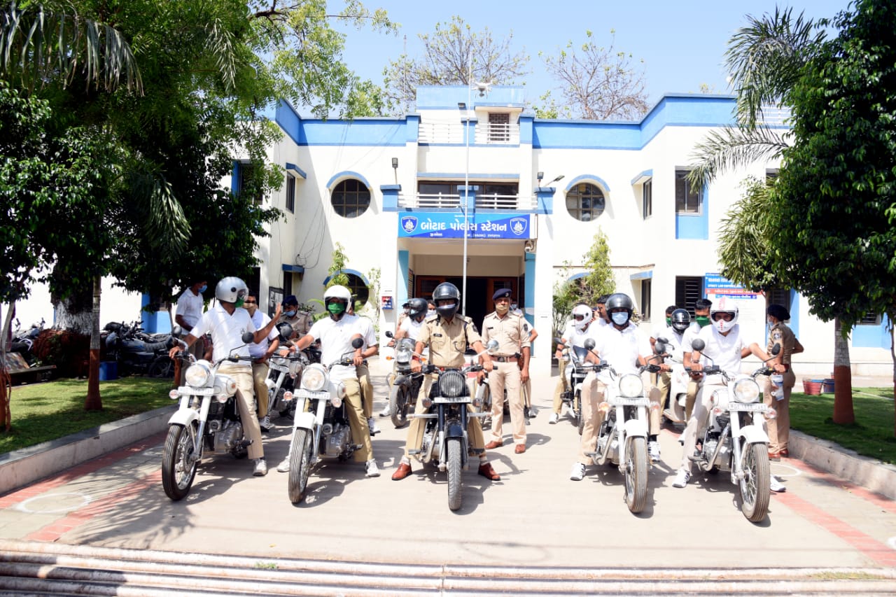 Botad police team doing bullet patrolling, Recorded 43 offenses with the help of drone cameras