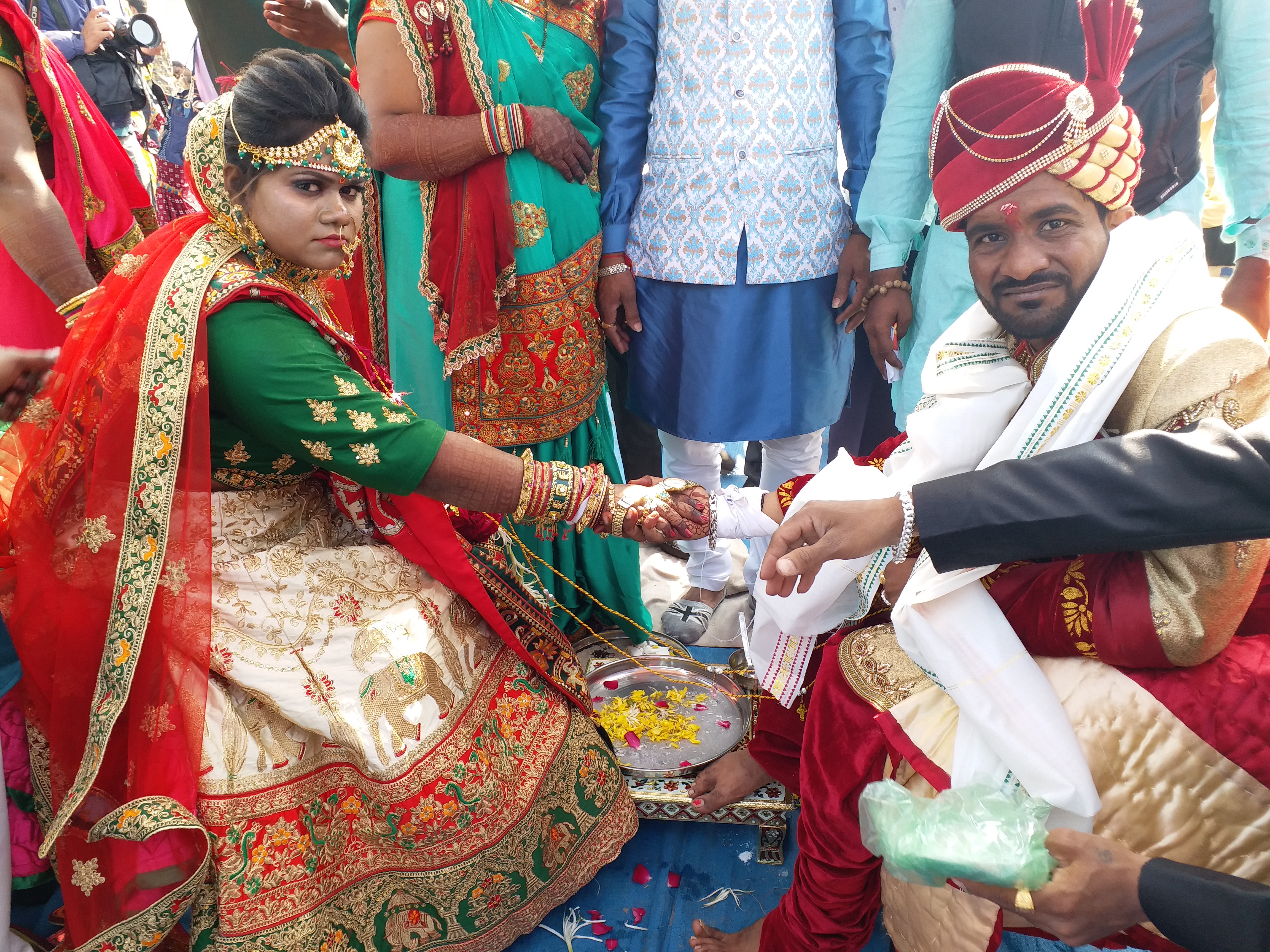 Arrangement of mass marriage by Viklang sahayak kendra