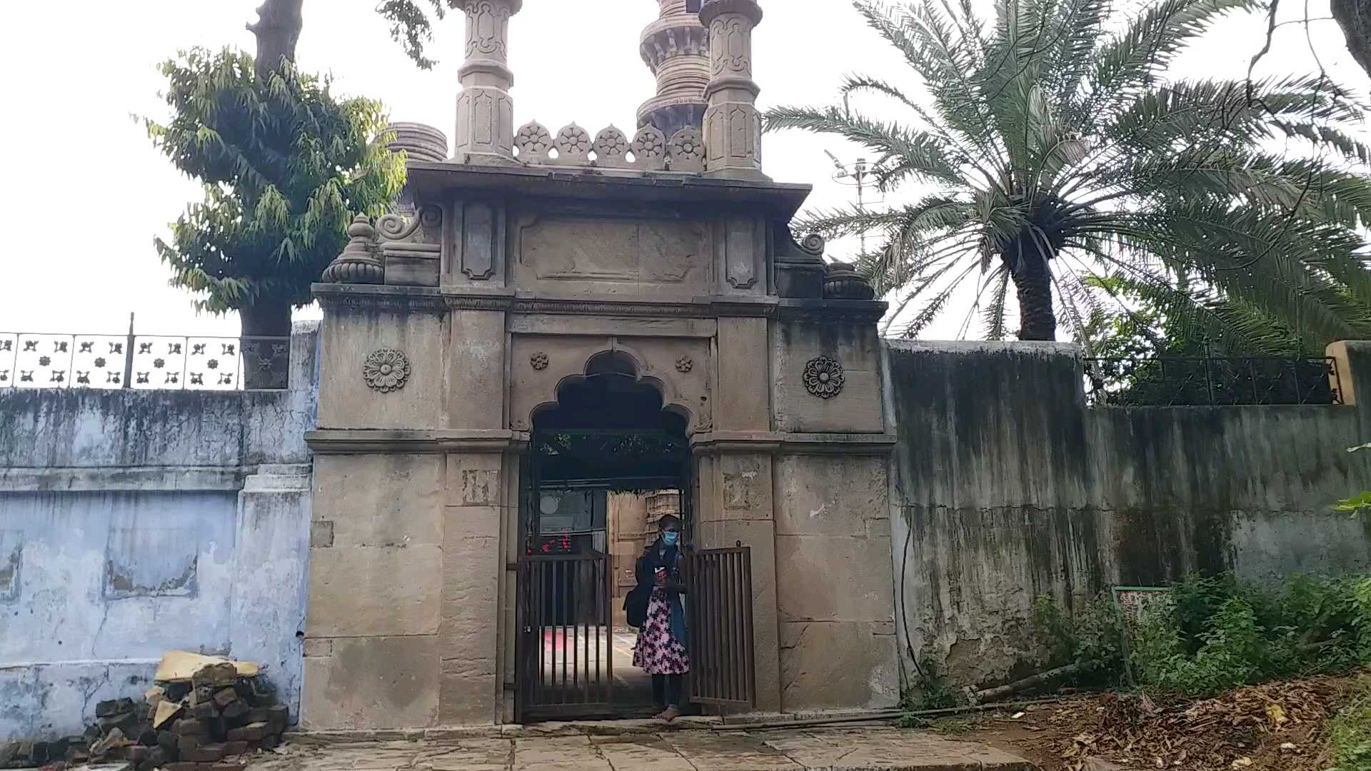 shaking minarets in ahmedabad