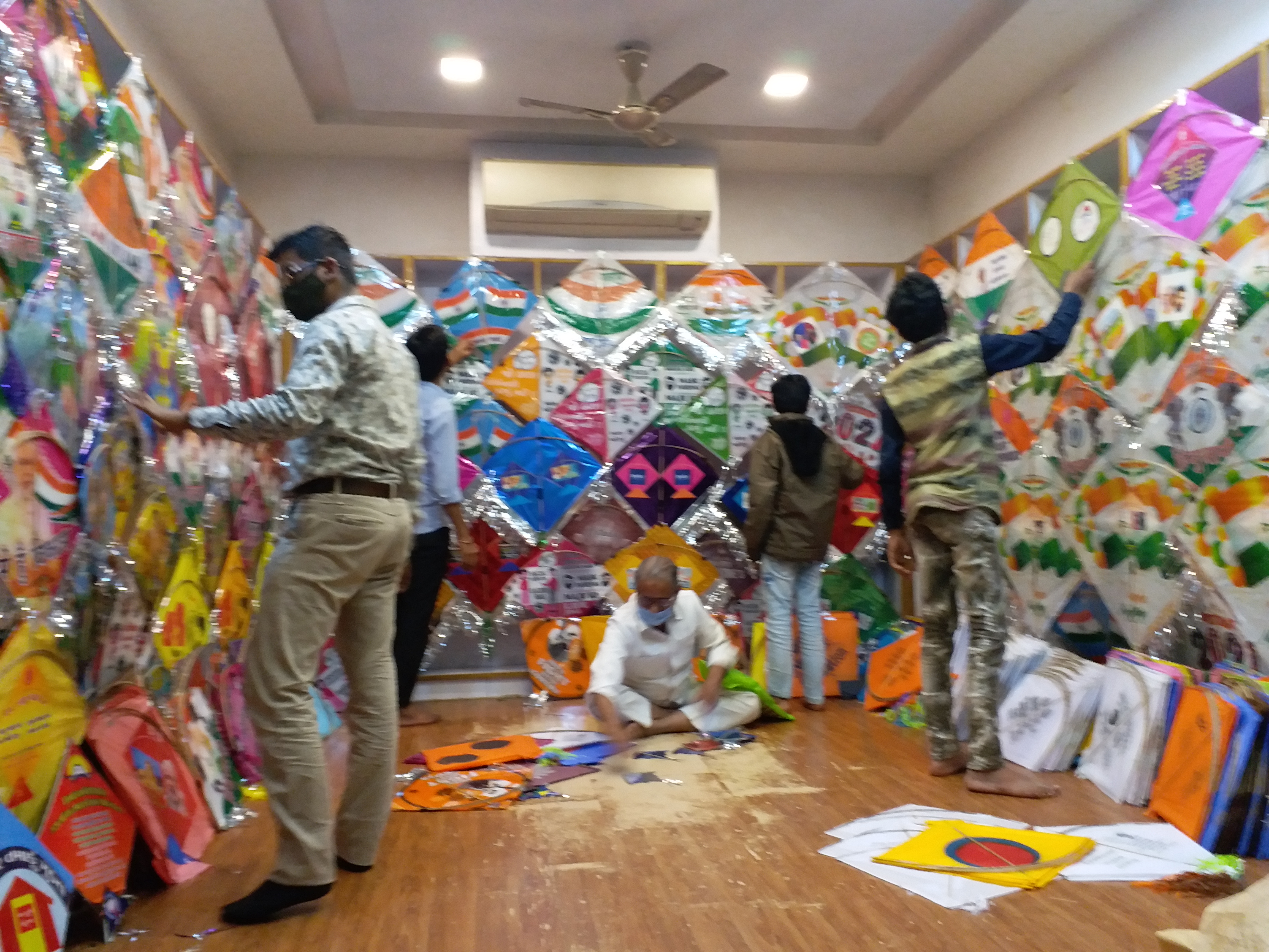 Ahmedabad: The tradition of colorful kites and the process of making them