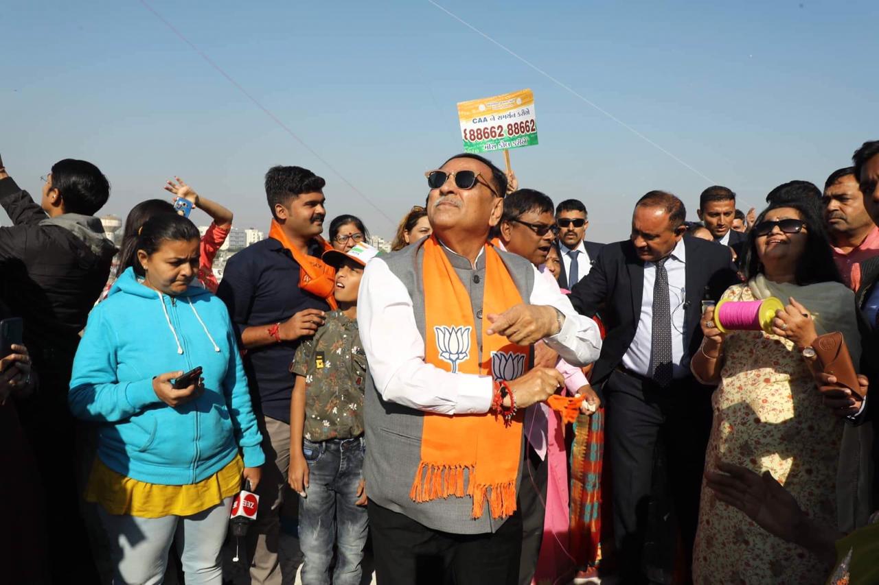 chief minister of gujarat vijay rupani celebrate uttarayan at ahemdabad mayor bijal patel house