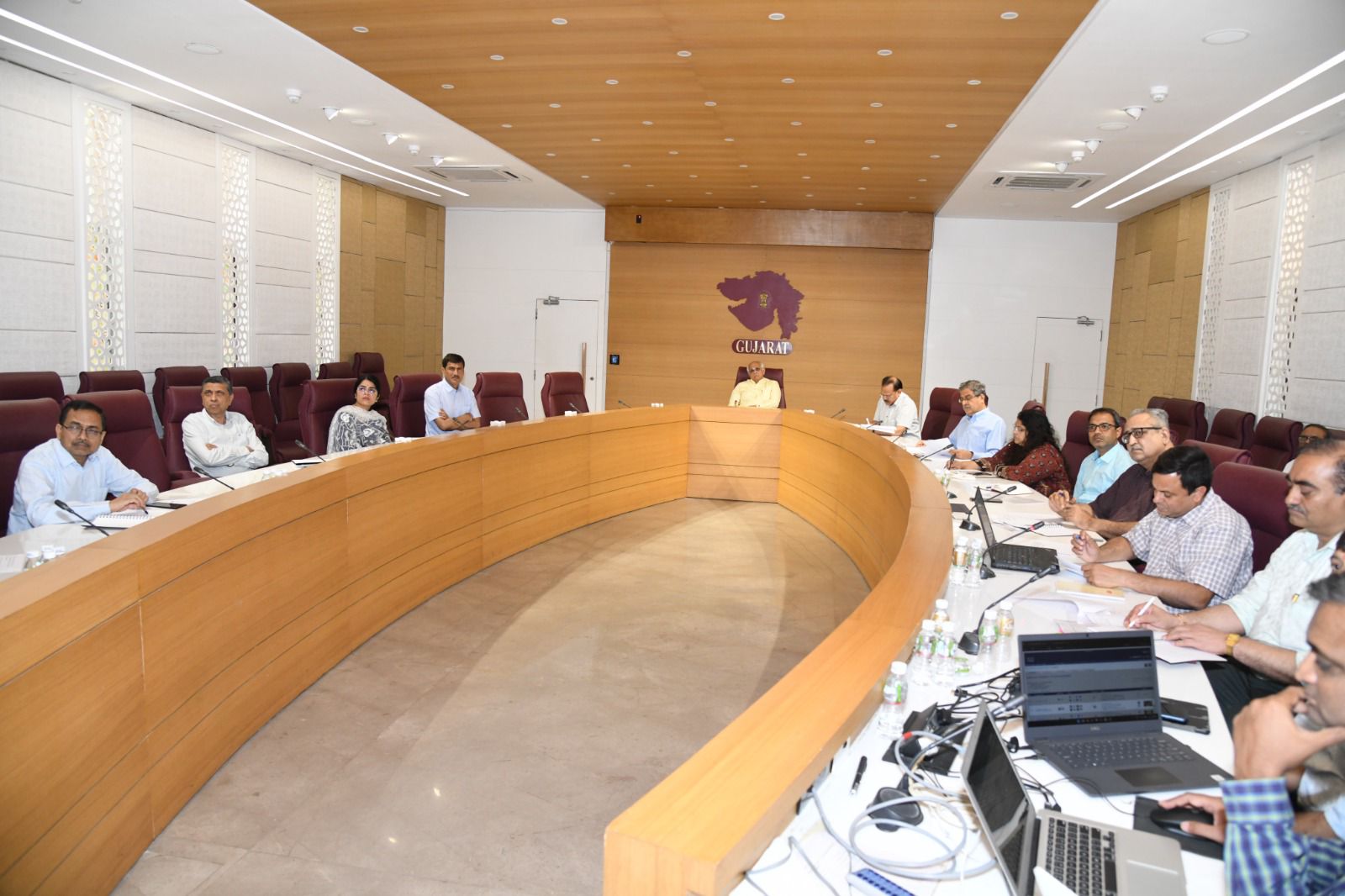 Gandhinagar Cm Meeting: મુખ્યપ્રધાને આપી પાકનો સર્વે કરવાની સૂચના