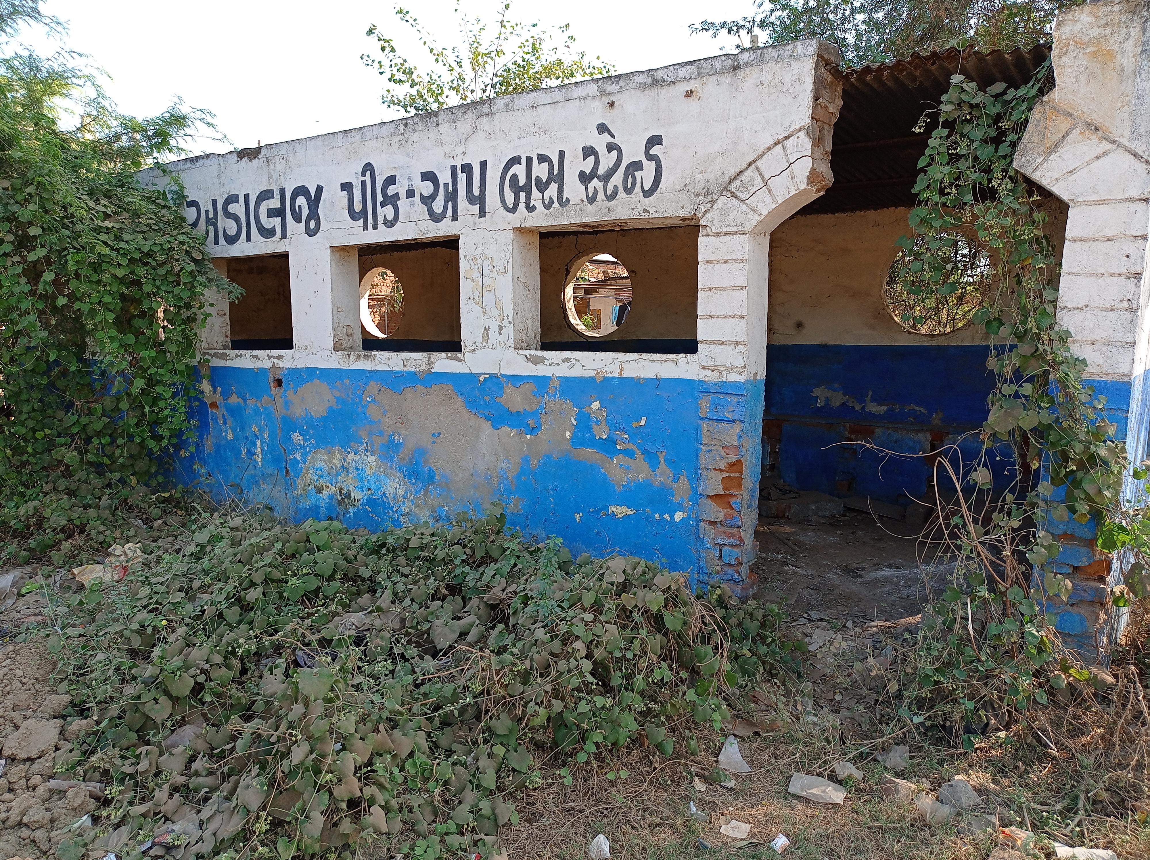 Adalaj bus stand