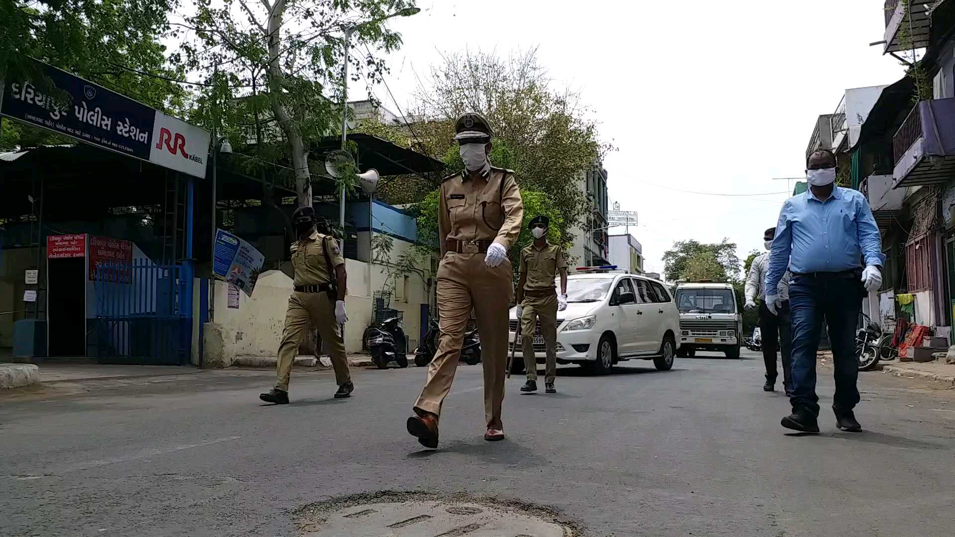 How safe are policemen in coronavirus-affected Ahmedabad ?