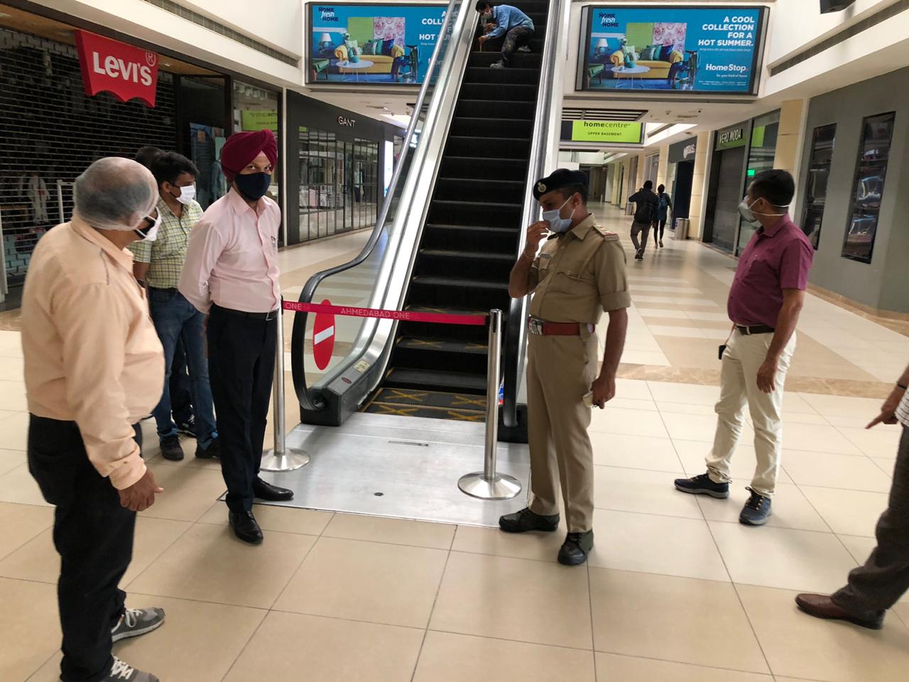 Police visited the mall before the mall opened and provided guidance