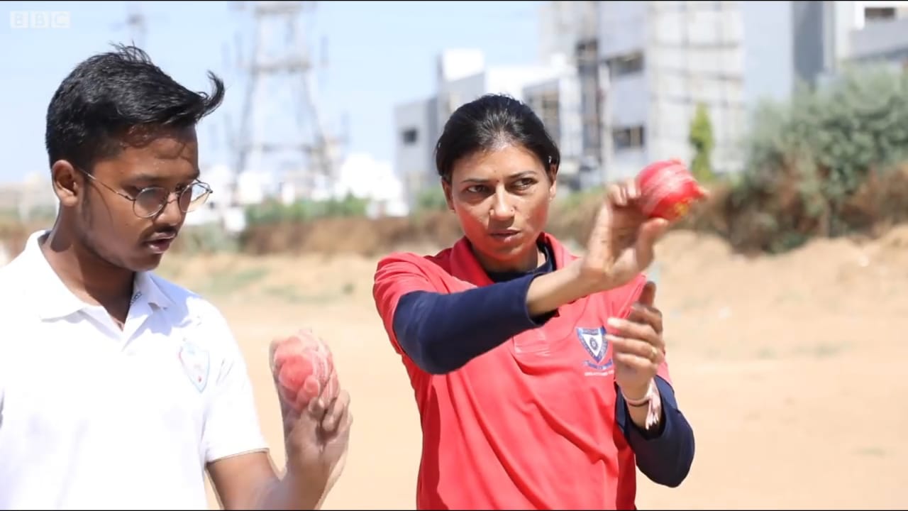 આ ગુજરાતી મહિલા ગરીબ બાળકોને નિ:શુલ્ક આપે છે ક્રિકેટ કોચીંગ, અમદાવાદમાં છે એકેડમી