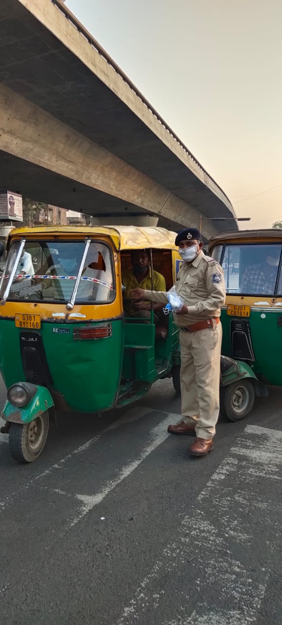 ફ્રી માસ્કનું વિતરણ