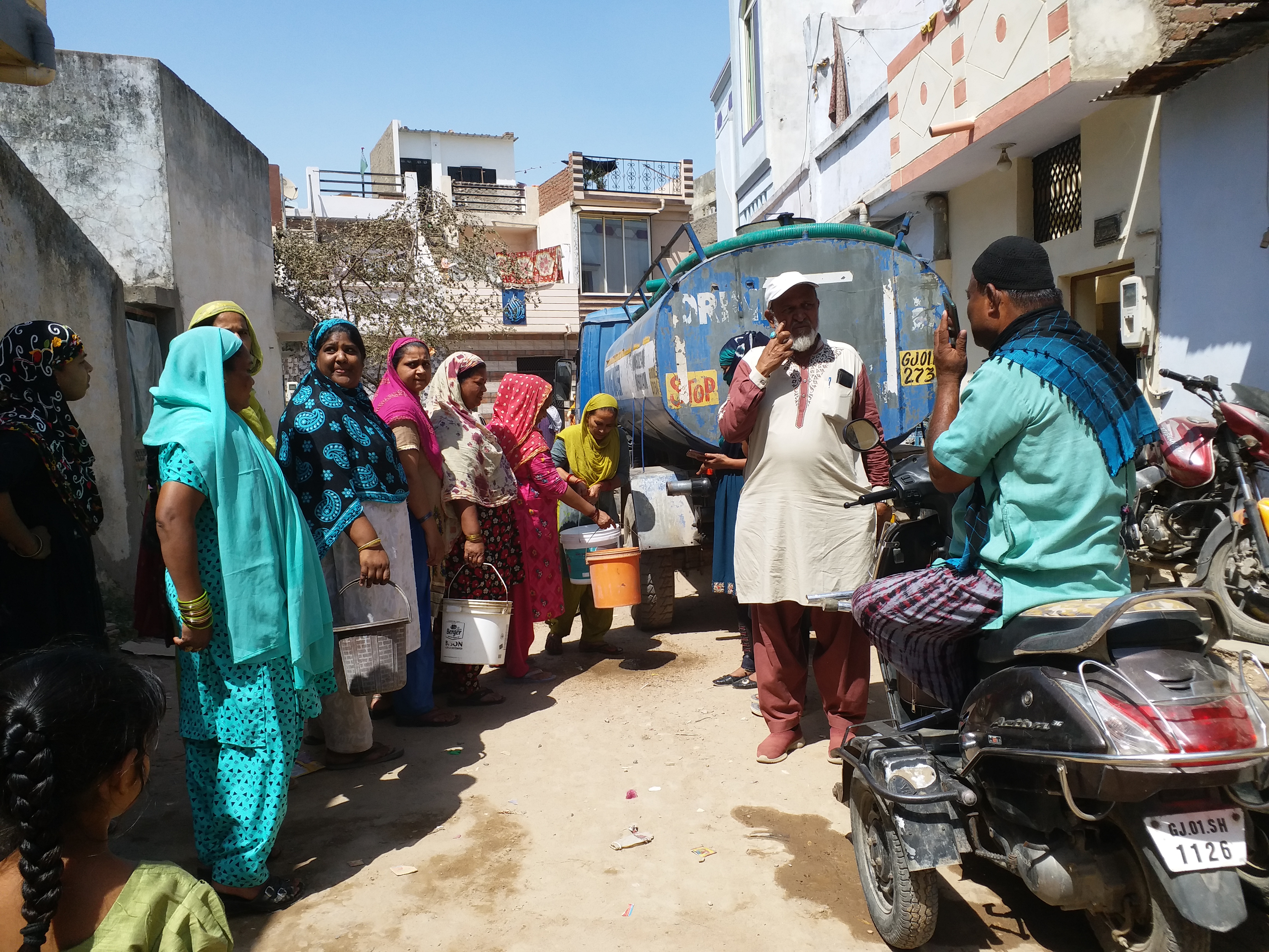 Shortage Of Drinking Water In Ahmedabad: احمدآباد میں پانی کے لیے بوند بوند ترستی عوام