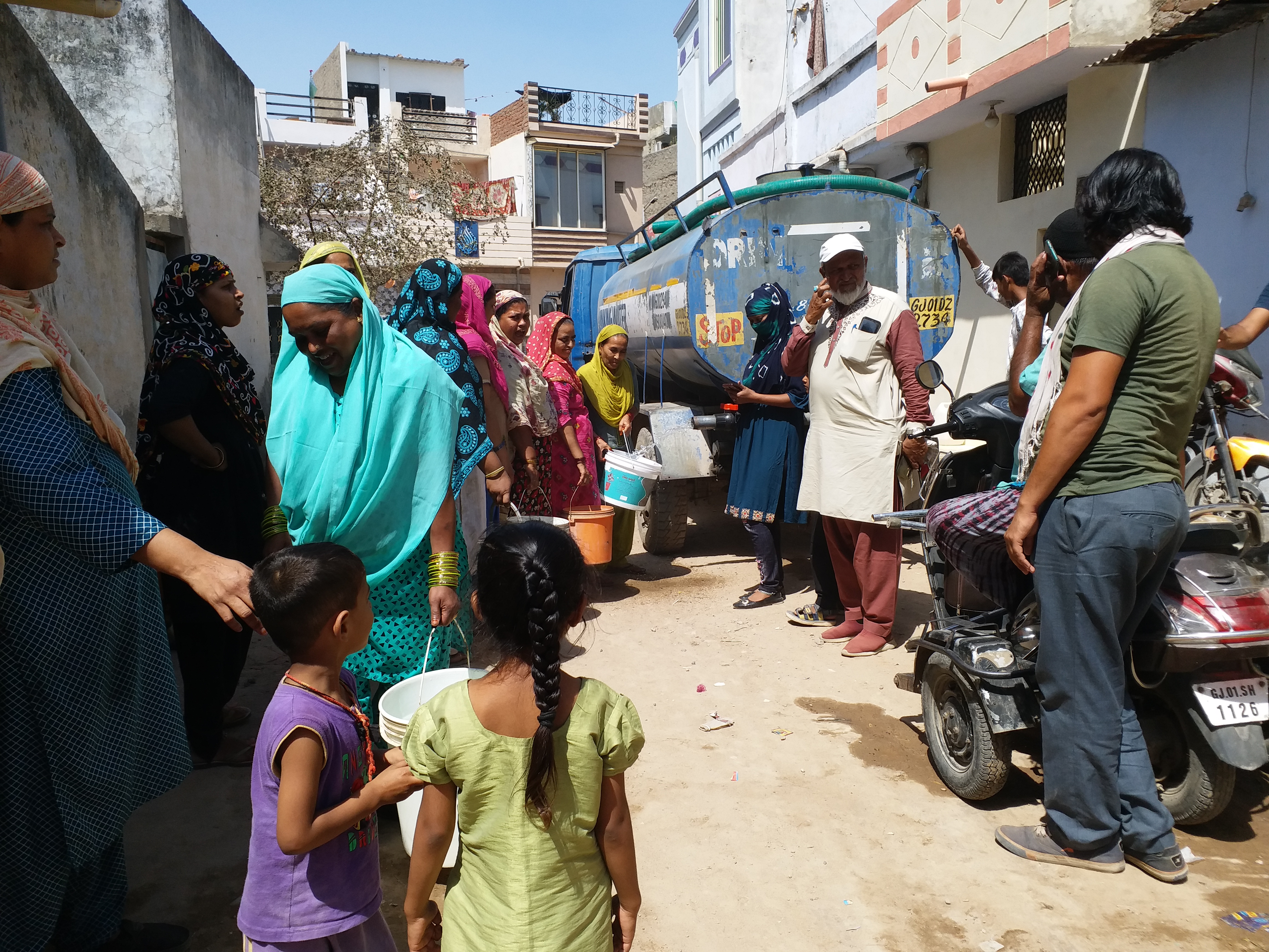 Shortage Of Drinking Water In Ahmedabad: احمدآباد میں پانی کے لیے بوند بوند ترستی عوام