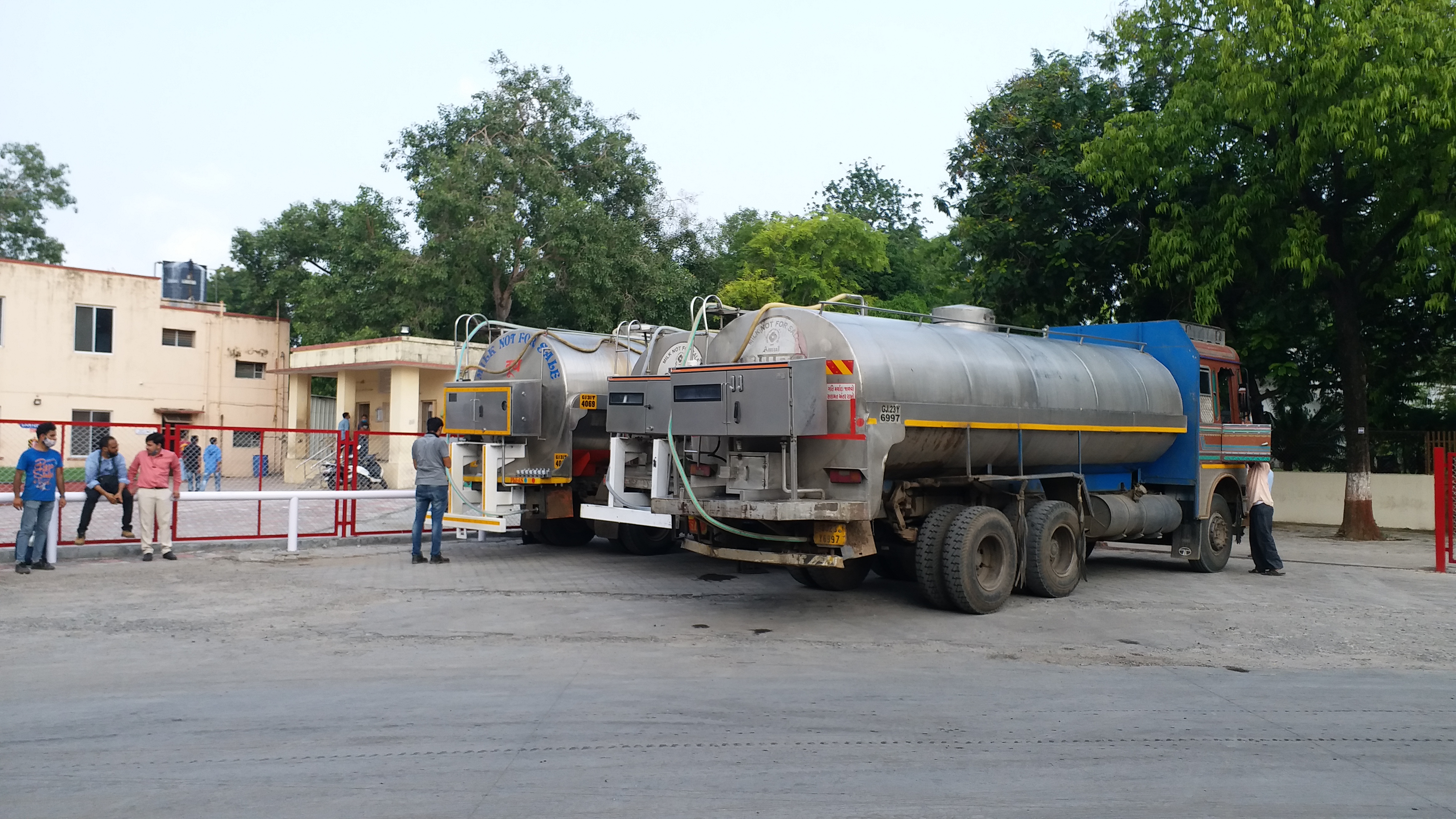 automatic sample collector unit in amul milk tankers