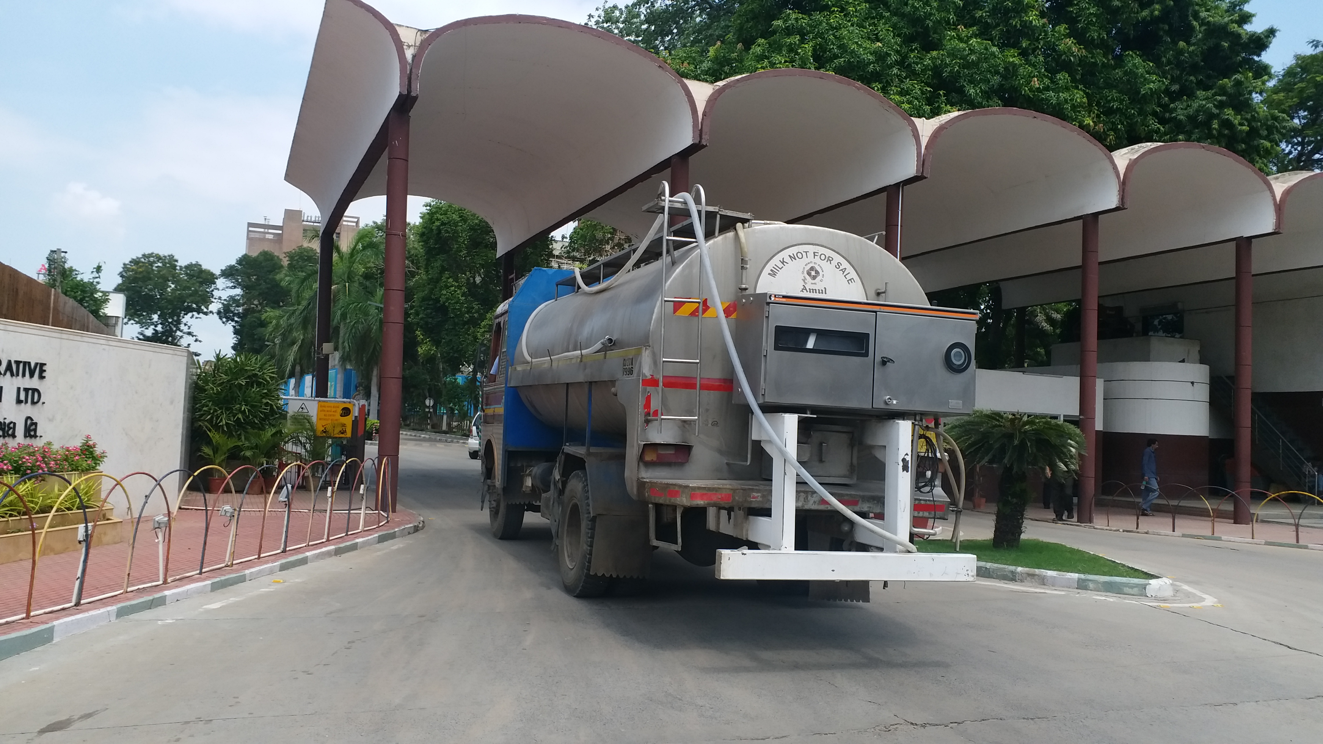 automatic sample collector unit in amul milk tankers