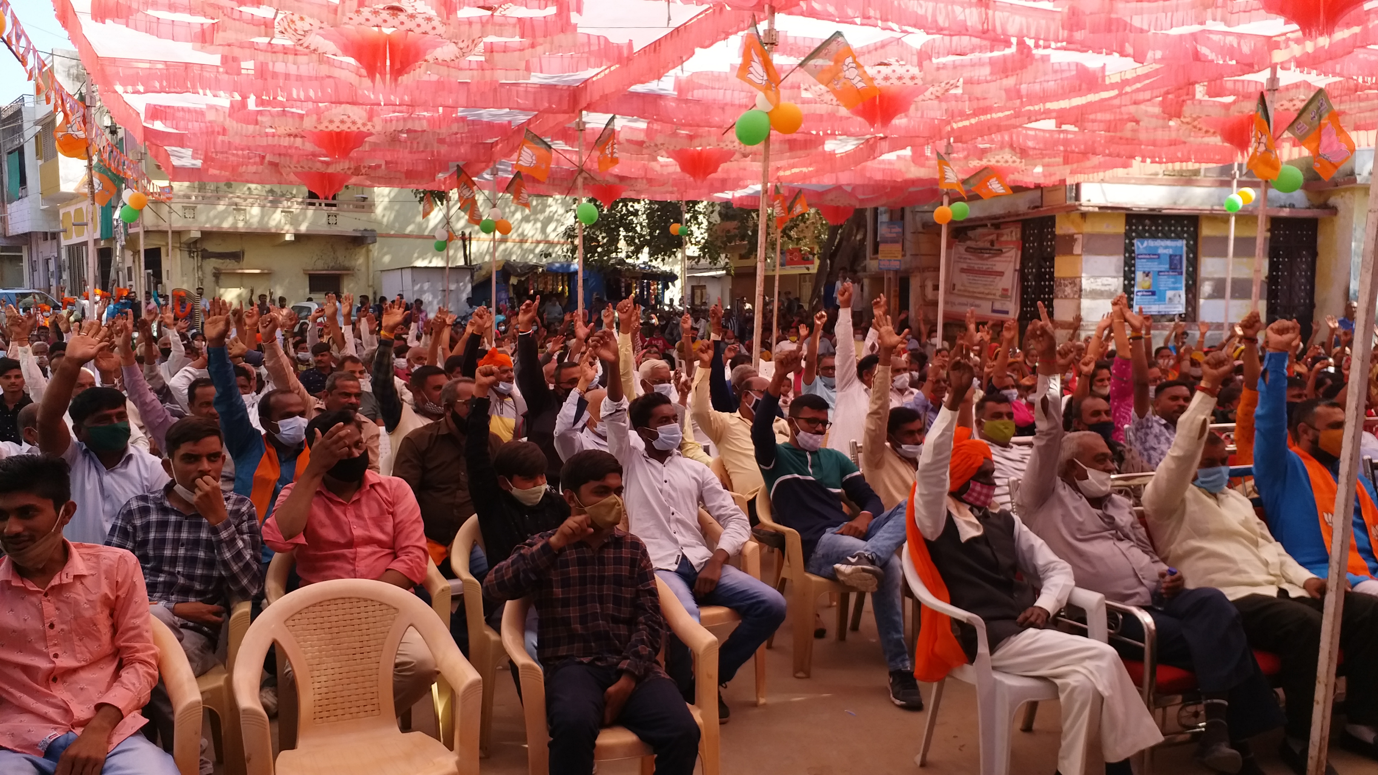 More than 1500 Congress workers from Anand district join BJP