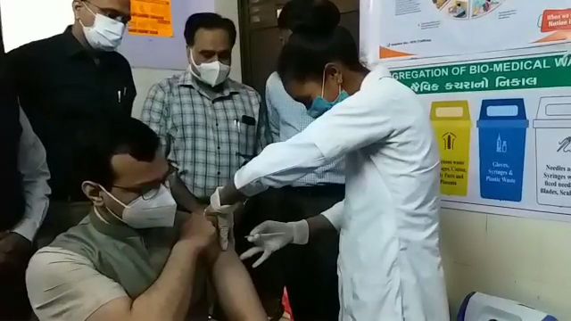 અરવલ્લીમાં ઉચ્ચ અધિકારીઓએ કોરોનાની રસી લીધી