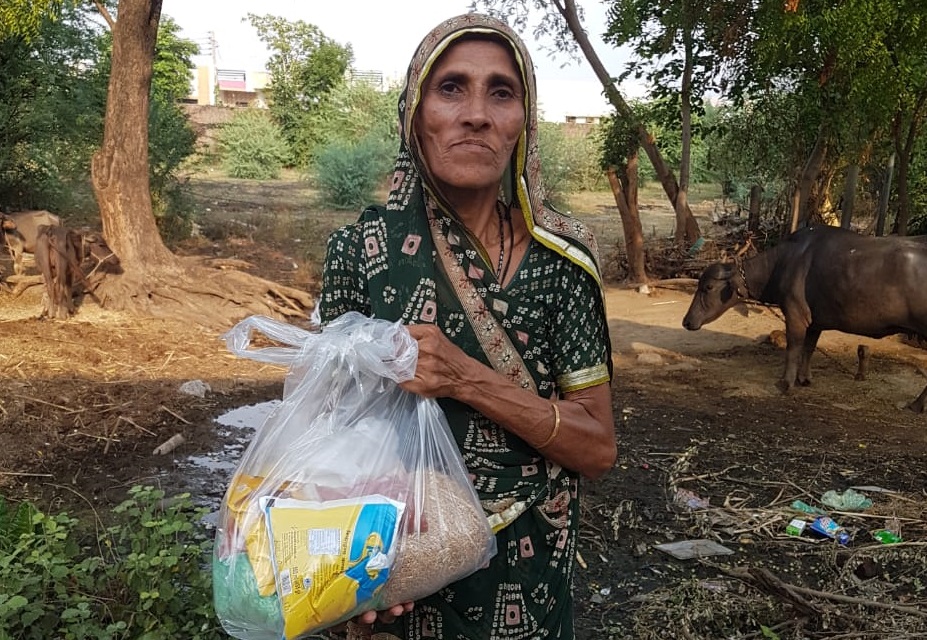 The Aravalli administration gave ration kits to 28 widows woman of Bayad