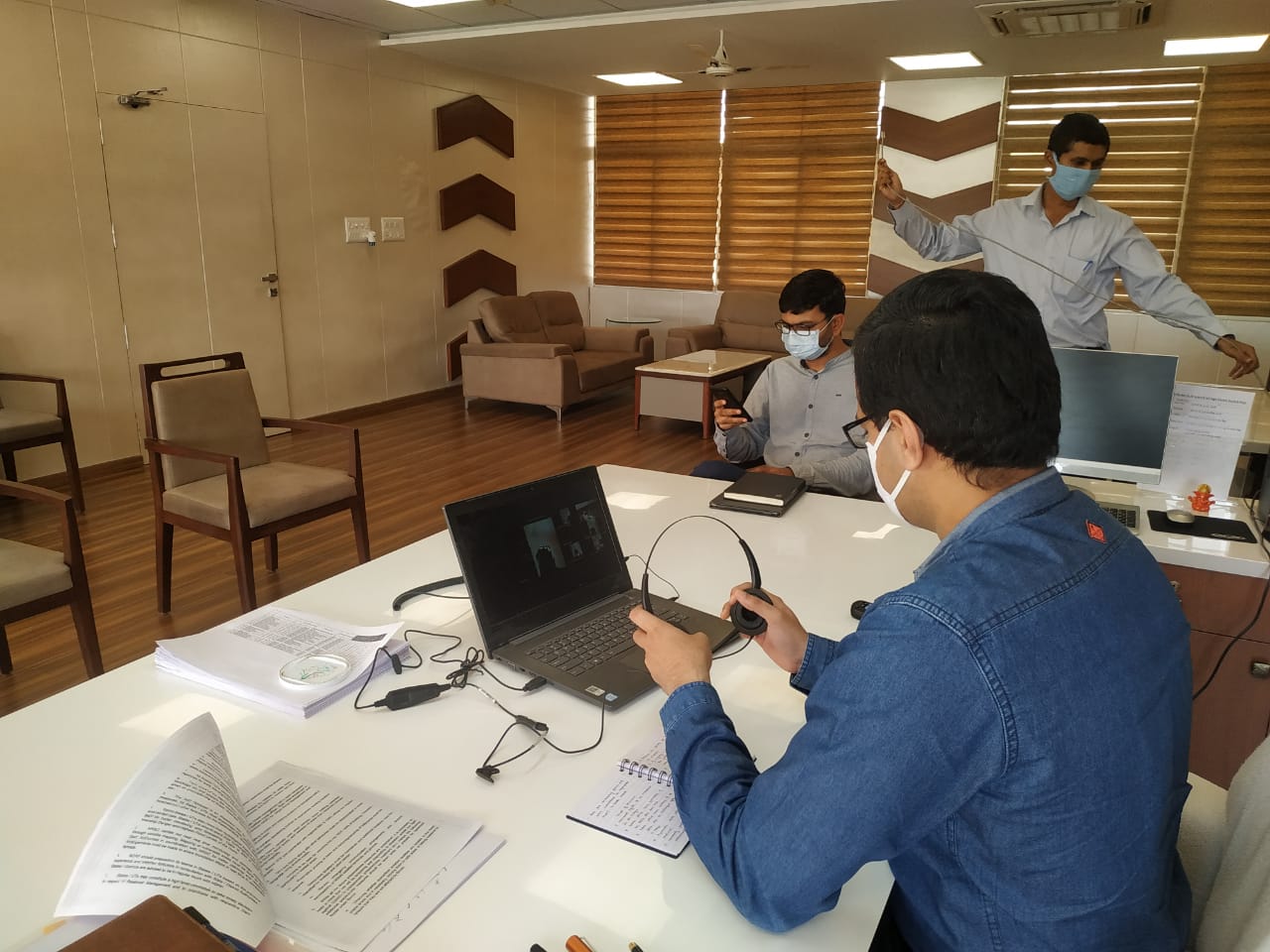 Collector had video conference with the Sarpanch of 10 villages of Aravalli district