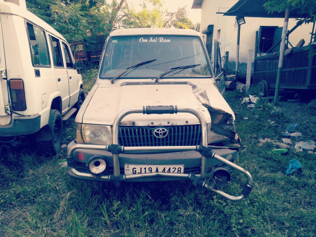 a-joint-team-of-forest-personnel-from-dang-district-seized-2-vehicles-loaded-with-illegal-timber