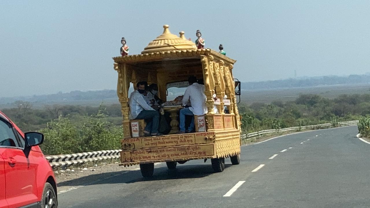 પારસી રિતરીવાજને બદલે હિન્દૂ વિધિ મુજબ કરાયા અગ્નિસંસ્કાર