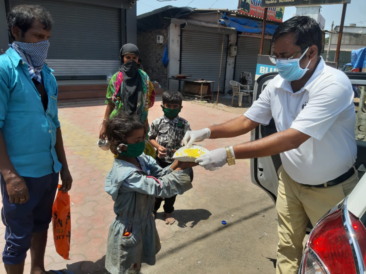 Corona Virus and Humanity: Distribution of 1000 food packets per day by the organization in Vapi