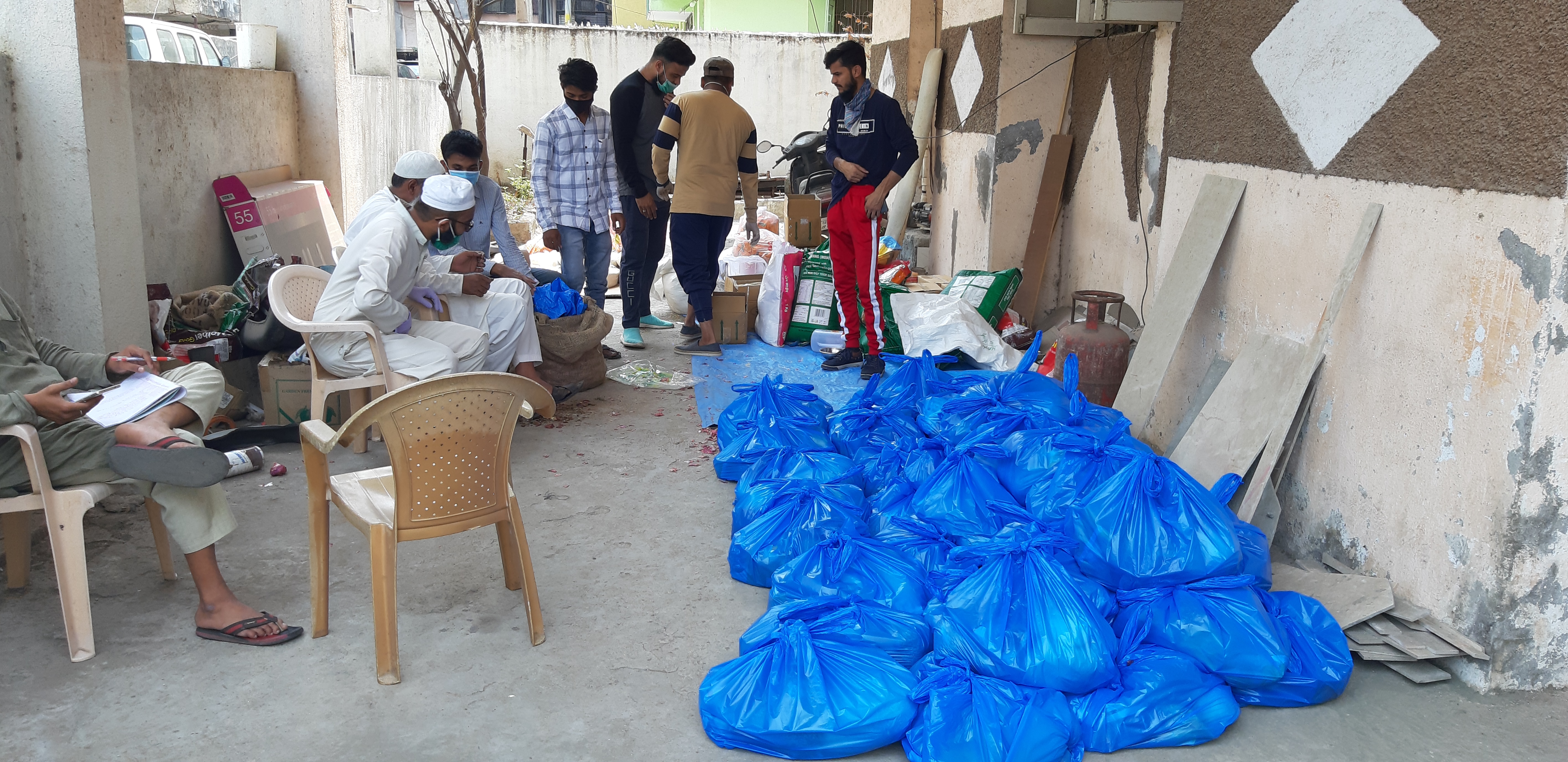 Humanity Seems due to Corona Virus lock down: Distribution of ration materials by Vapi's organization to poor families