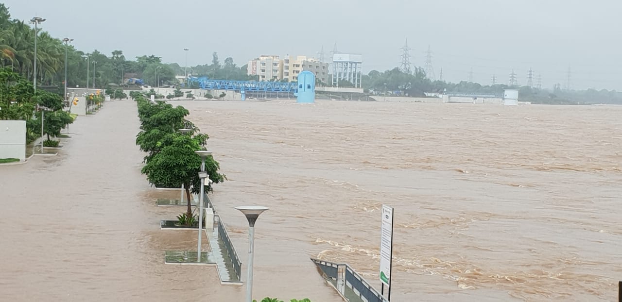 Torrential rain continues to lash South Gujarat