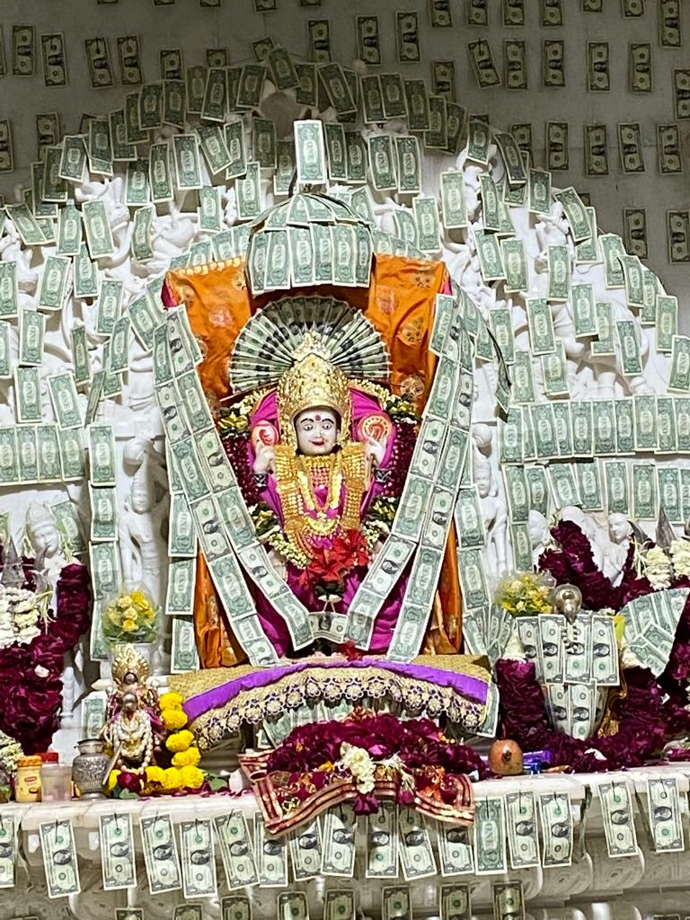 'Dollar Temple' built in Gujarat: ଟଙ୍କାରେ ସଜ୍ଜିତ ମା' ବରଦାୟିନୀ, ବିଭୋର ଶ୍ରଦ୍ଧାଳୁ