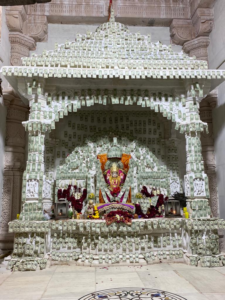 'Dollar Temple' built in Gujarat: ଟଙ୍କାରେ ସଜ୍ଜିତ ମା' ବରଦାୟିନୀ, ବିଭୋର ଶ୍ରଦ୍ଧାଳୁ