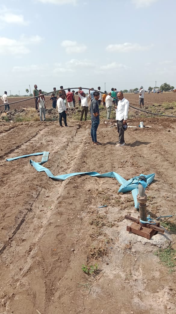 three girl-falls-into-borewell in gujarat rescue-operation-is going on