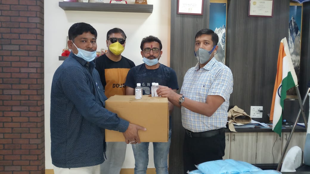 Mask-sanitizer was distributed to police officers in Jamnagar