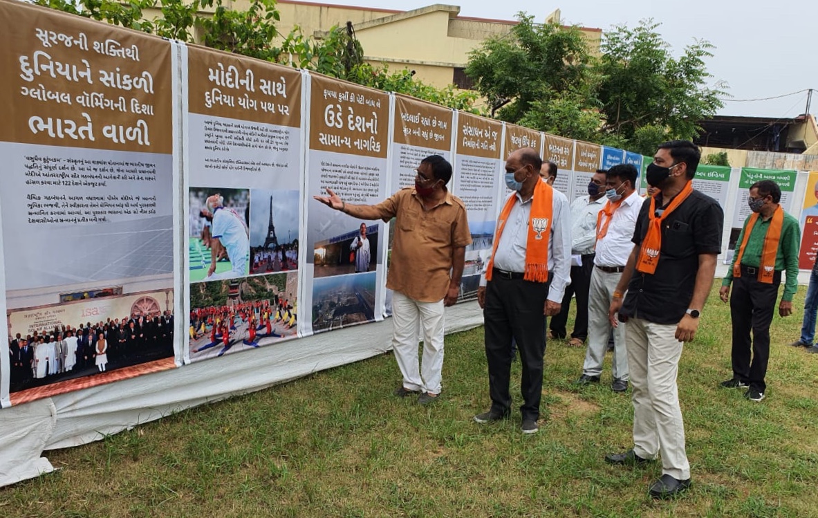 વડાપ્રધાન મોદીના જીવન પર ચિત્રાત્મક પ્રદર્શન