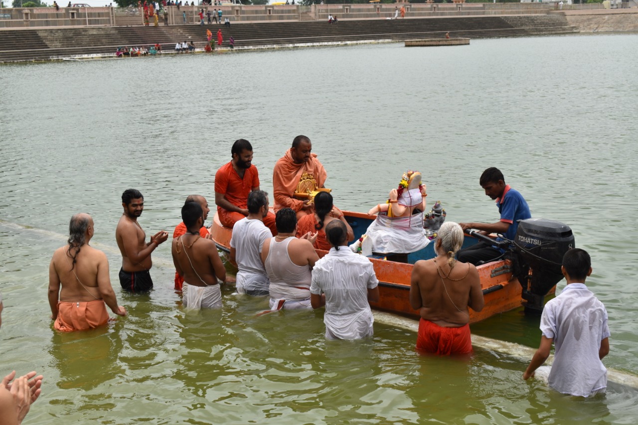 Jaljilani festival simply celebrated at Vadtal Swaminarayan temple