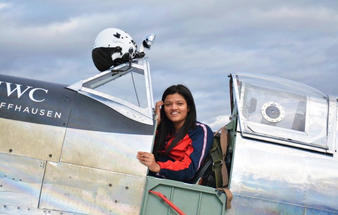 Bhuj airport in Guajarat  Aarohi Pandit  World's first woman pilot  Atlantic and Pacific ocean  ആരോഹി പണ്ഡിറ്റ്  ജെആര്‍ഡി ടാറ്റ  ലൈറ്റ് സ്പോര്‍ട്സ് എയര്‍ക്രാഫ്റ്റ്