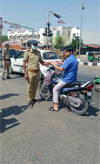 Masks were distributed by Mahesana police family