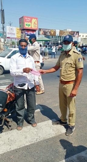 Masks were distributed by Mahesana police family