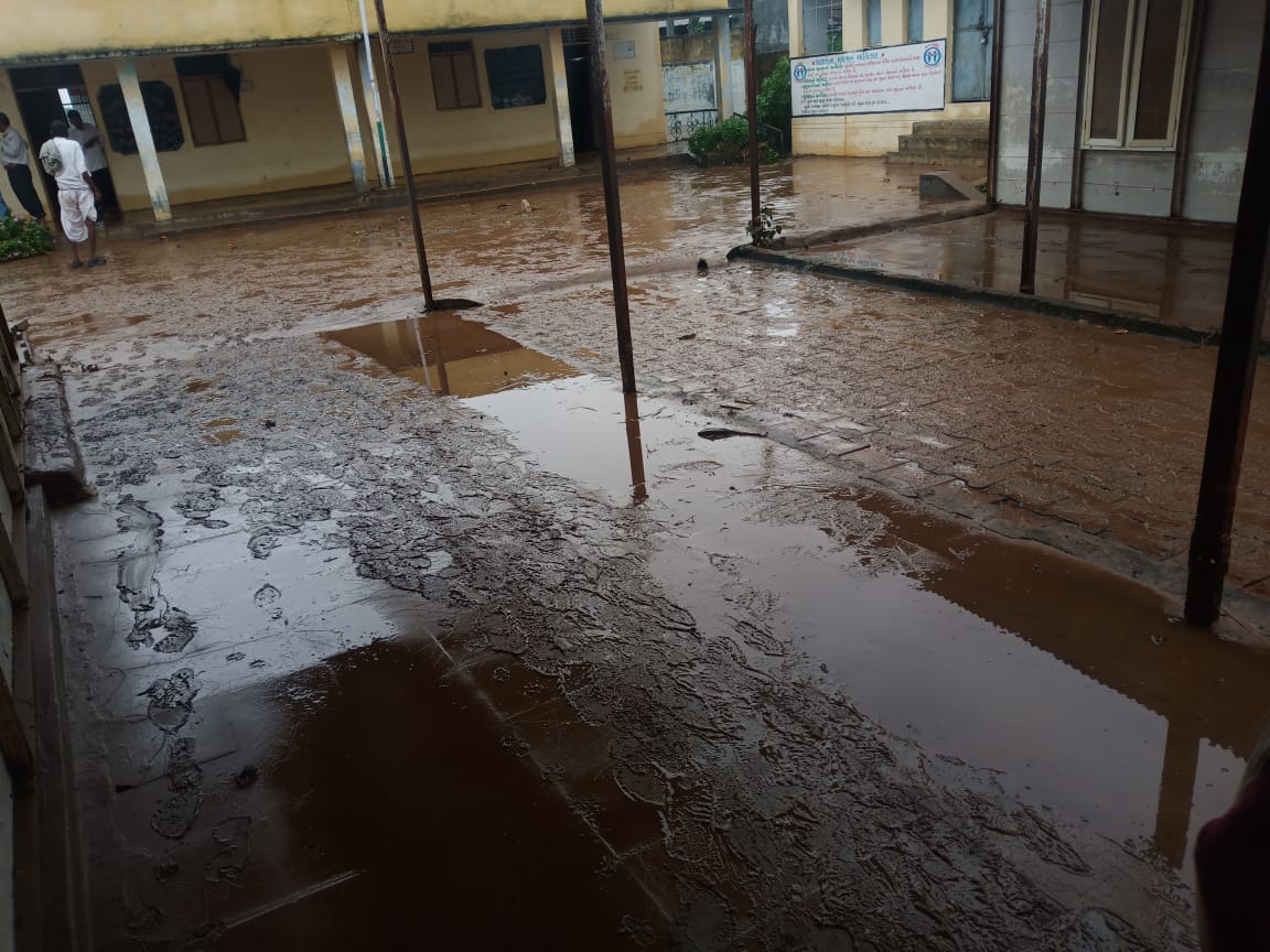 સતલાસણા તાલુકામાં 2.32 ઇંચ વરસાદ , શાળામાં વરસાદી પાણી ફરી વળ્યા