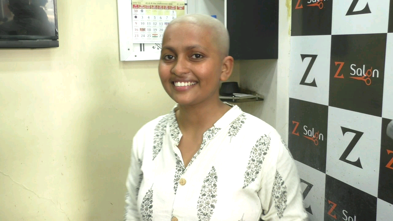 મહેસાણાની 24 વર્ષીય તબીબ યુવતીએ કેન્સરગ્રસ્તોને મદદરૂપ થવા કર્યું વાળનું દાન