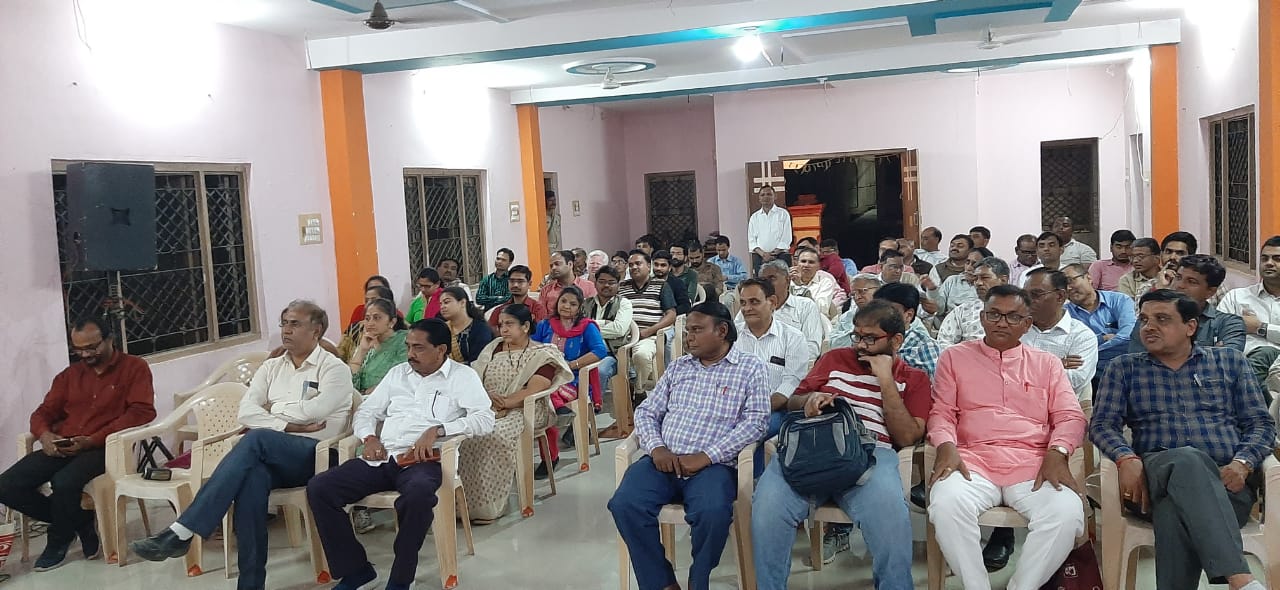 Mahisagar Sahitya Sabha organized 'vasant na vadhamana' program