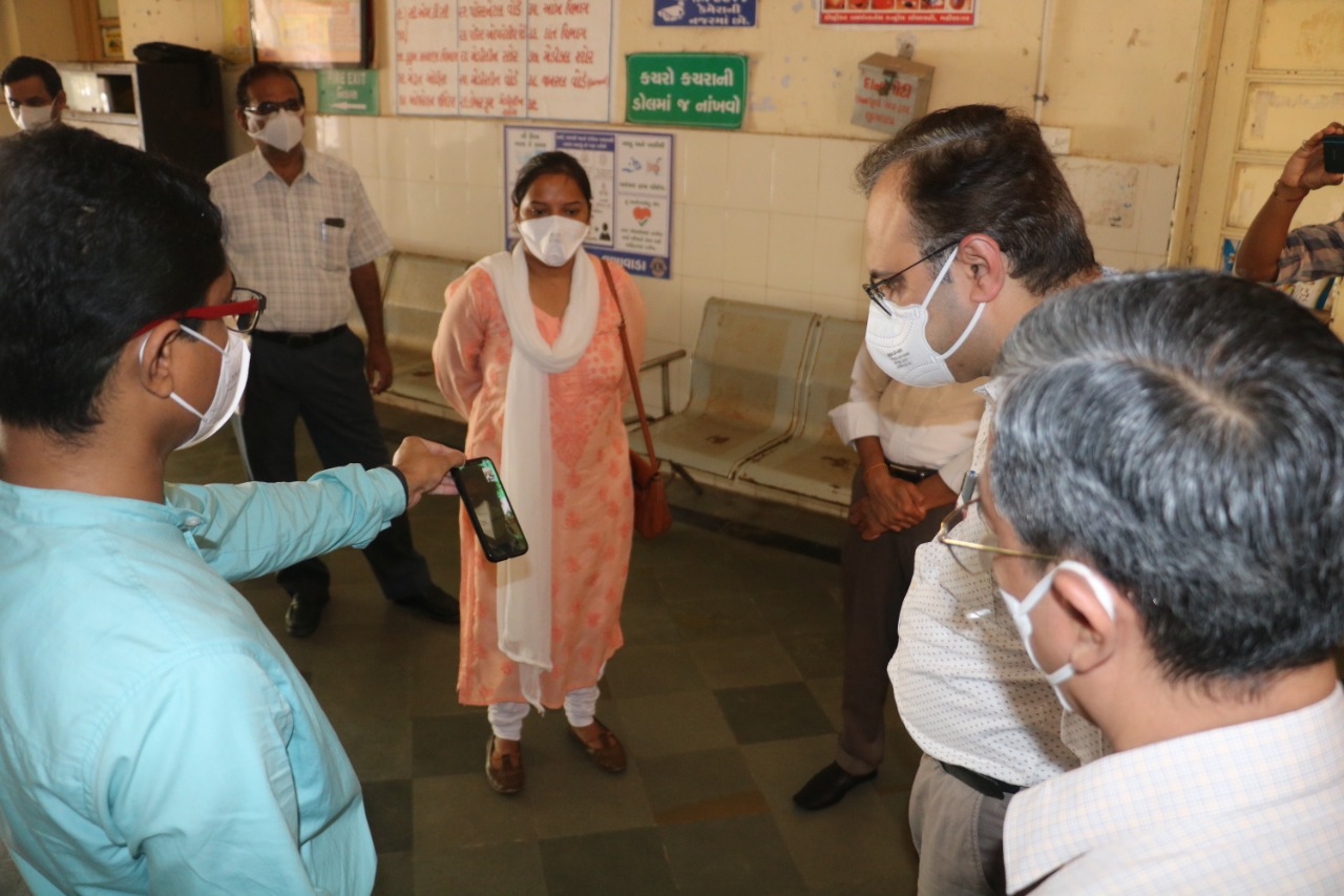 Education Secretary Dr. Vinod Rao visited Lunawada General Hospital