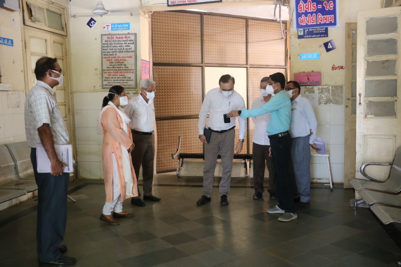 Education Secretary Dr. Vinod Rao visited Lunawada General Hospital