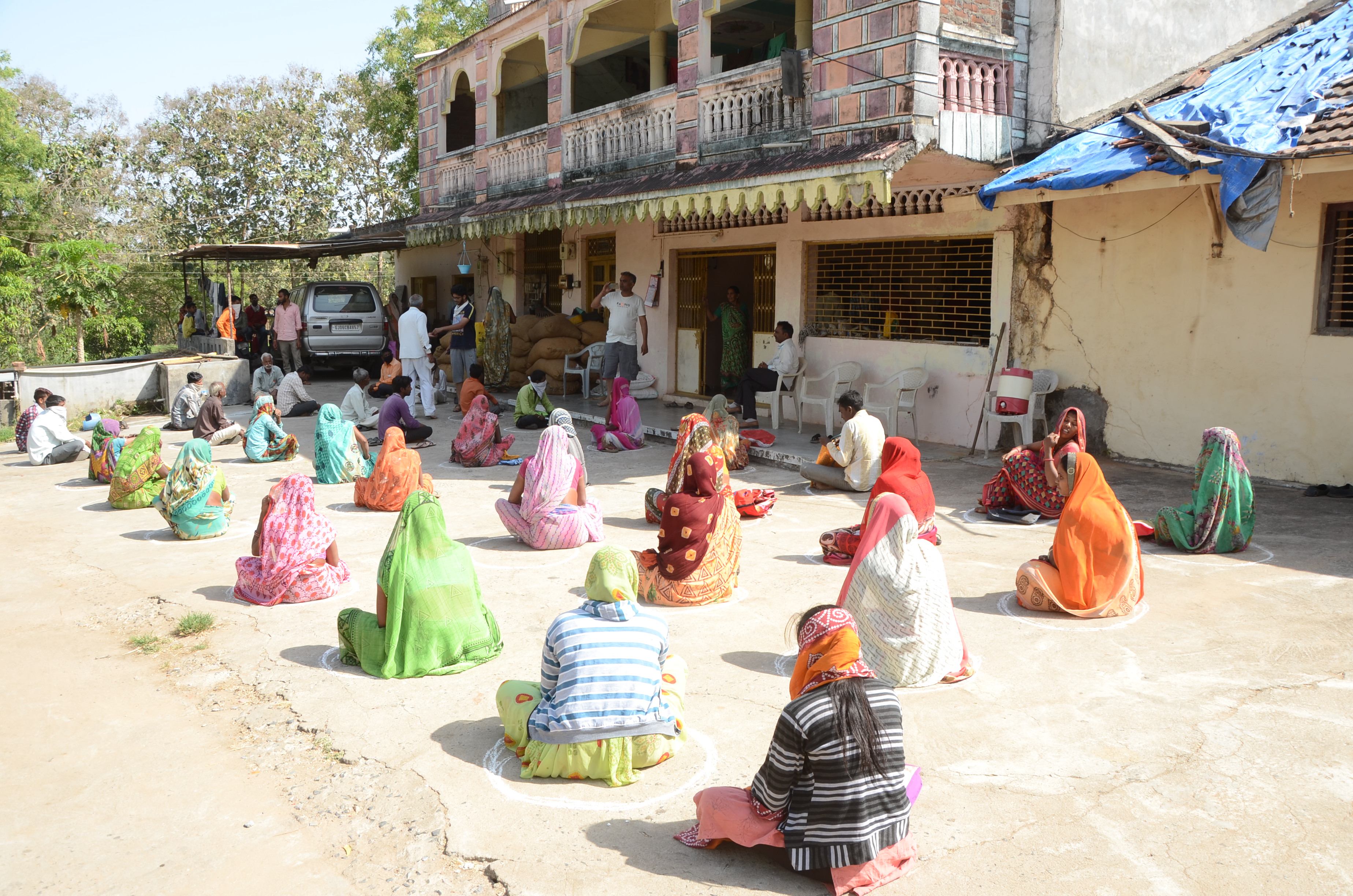 મહિસાગર જિલ્લામાં વિનામૂલ્યે રાશન કાર્ડધારકોને અનાજ વિતરણ શરૂ કરવામાં આવ્યું