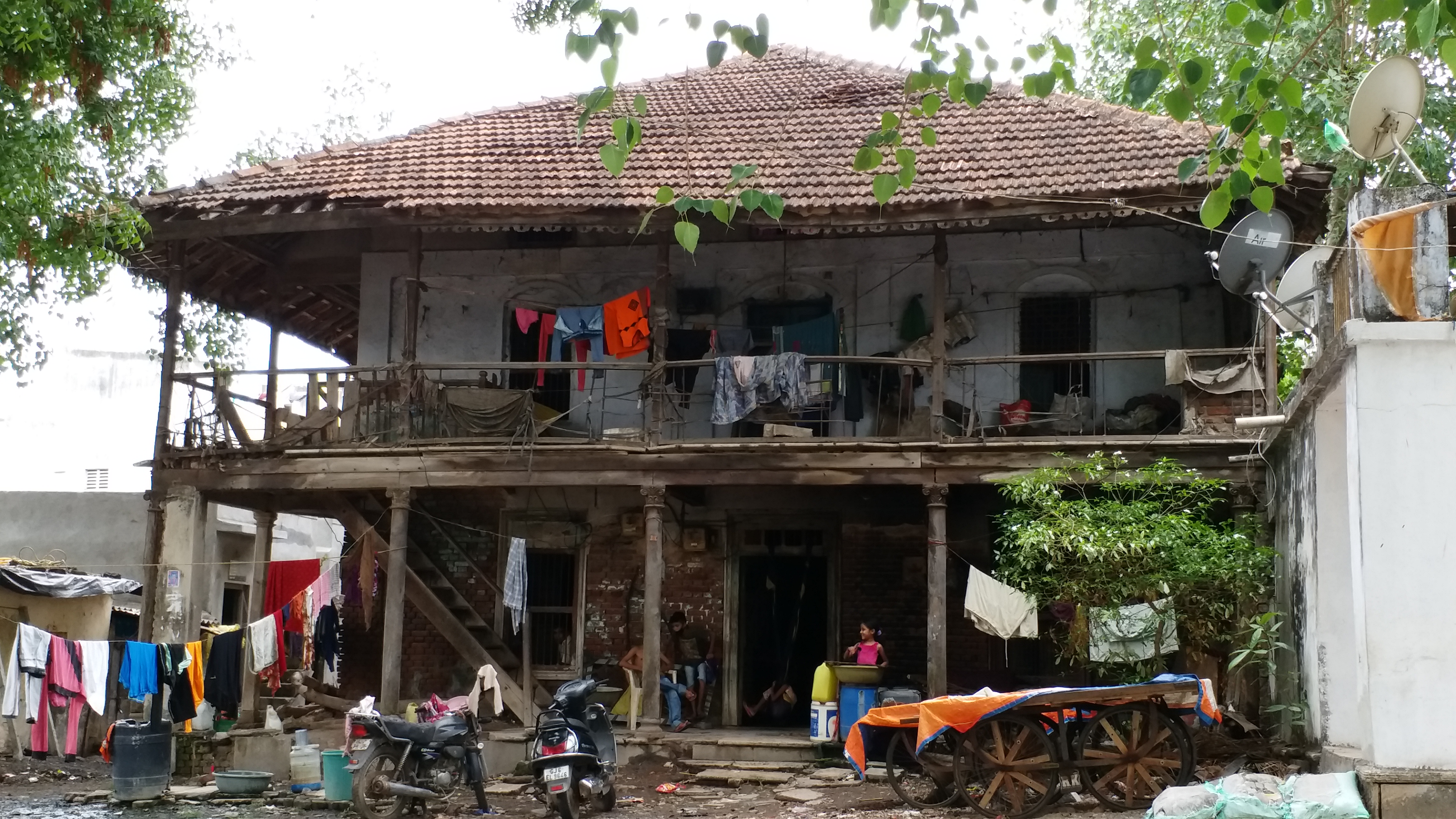 dilapidated buildings in Navsari