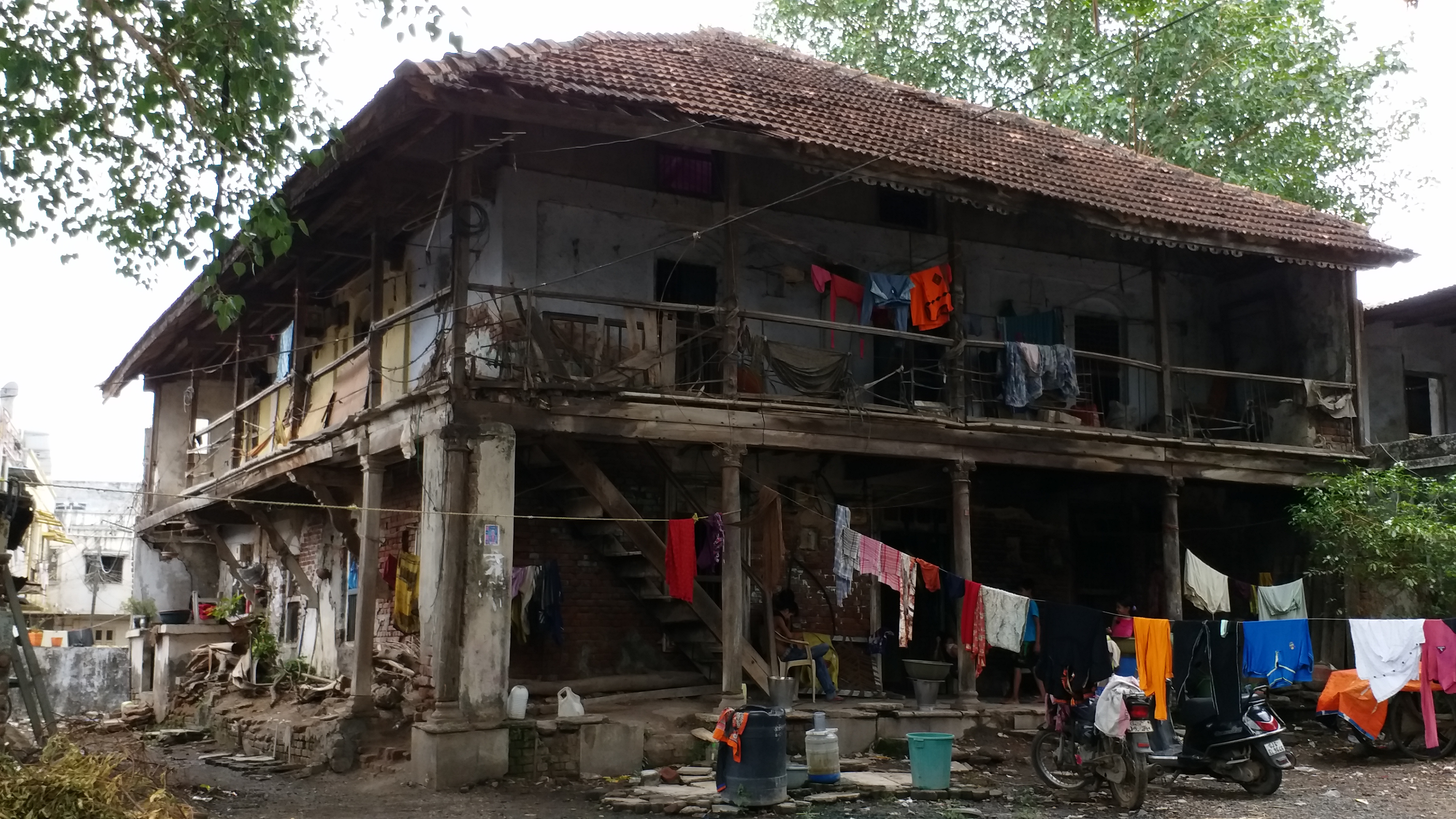 dilapidated buildings in Navsari