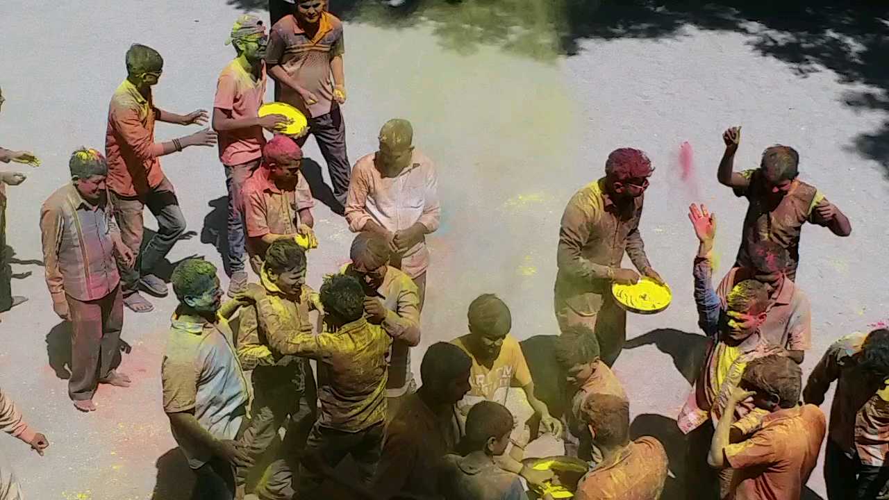 porbandar nsui celebrate holi with disable people