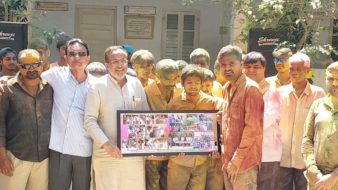 porbandar nsui celebrate holi with disable people