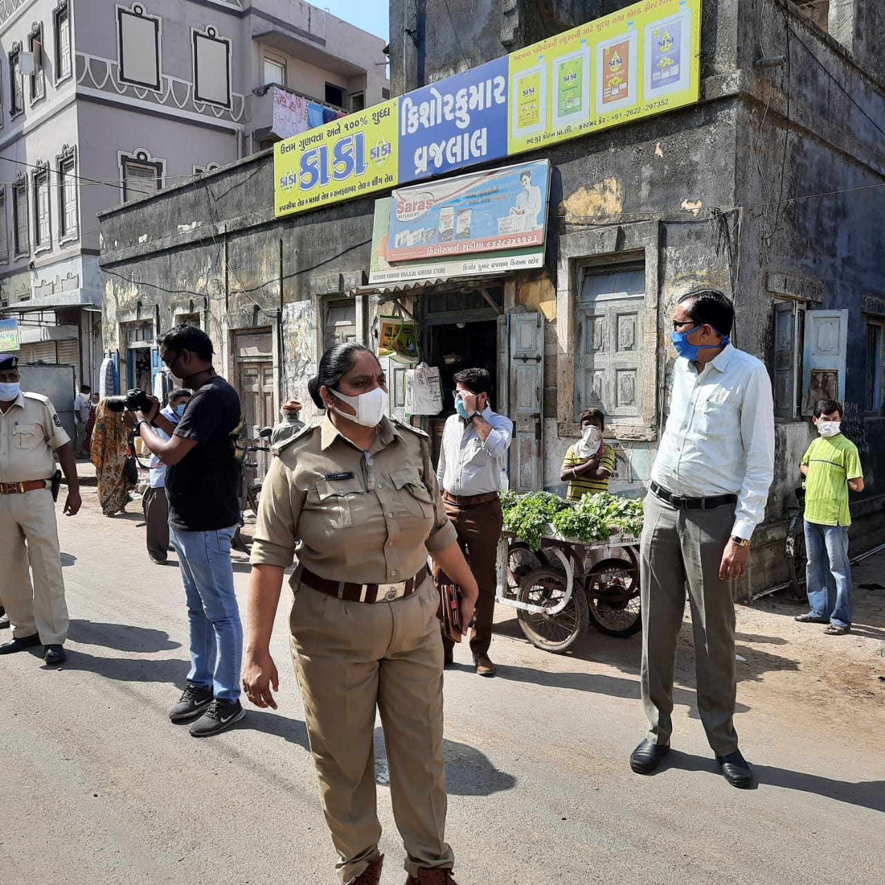 lock down supervision in porbandar by officials