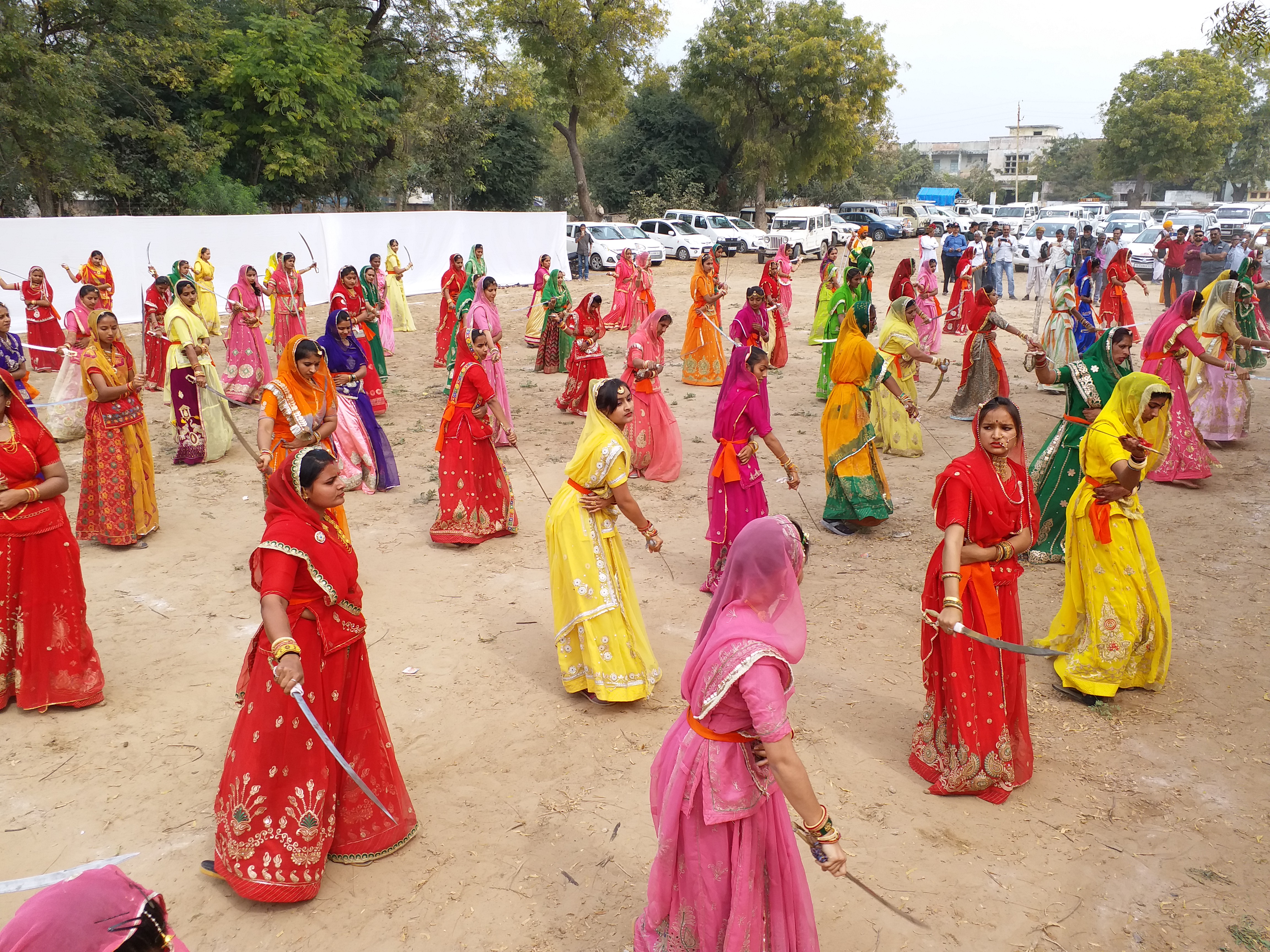 પાટણના વિરંજલી કાર્યક્રમમાં 150 દિકરીબાઓ દ્વારા ભવ્ય તલવાર રાસ રજૂ કરાયો