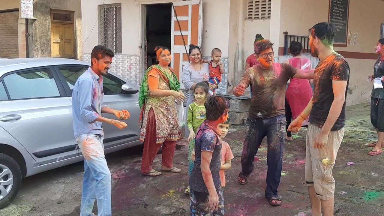 dhuleti celebration in rajkot