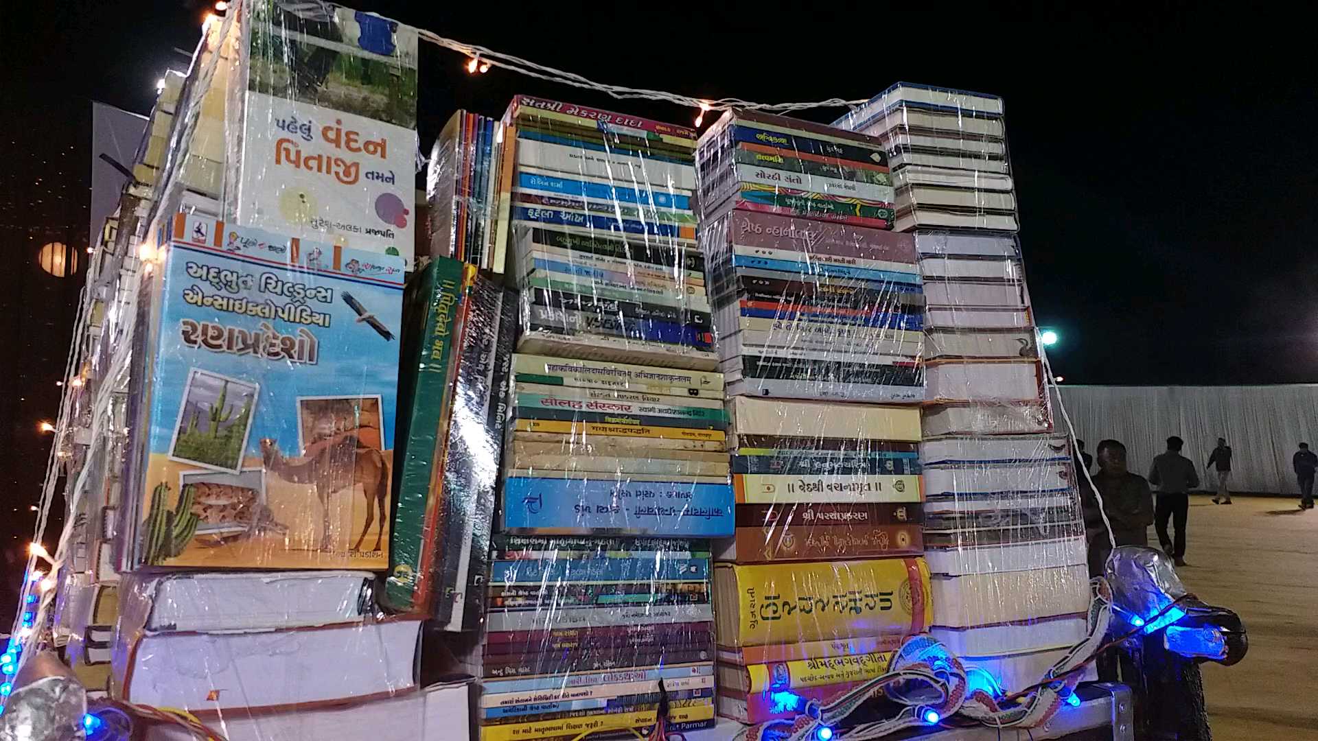 a-girl-asked-for-books-on-her-wedding-gets-bullock-cart-full-of-it