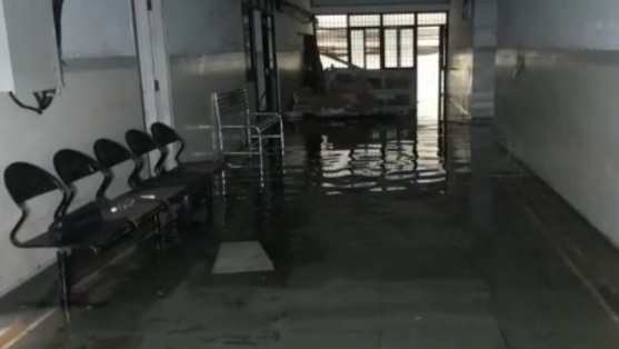 Gujarat Rain Update: રાજકોટમાં ભારે વરસાદથી હોસ્પિટલમાં ભરાયા પાણી, બે મકાનો પણ ધરાશય